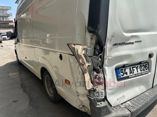 Kontrolden çıkan kamyonet park halindeki araçlara çarptı