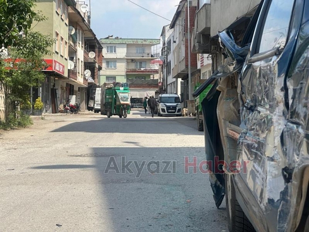 Kontrolden çıkan kamyonet park halindeki araçlara çarptı