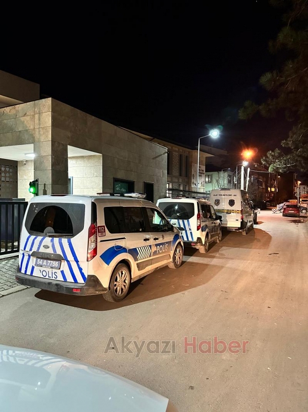 Akyazı da Cezaevi Firarisini Polis Kıskıvrak Yakaladı.