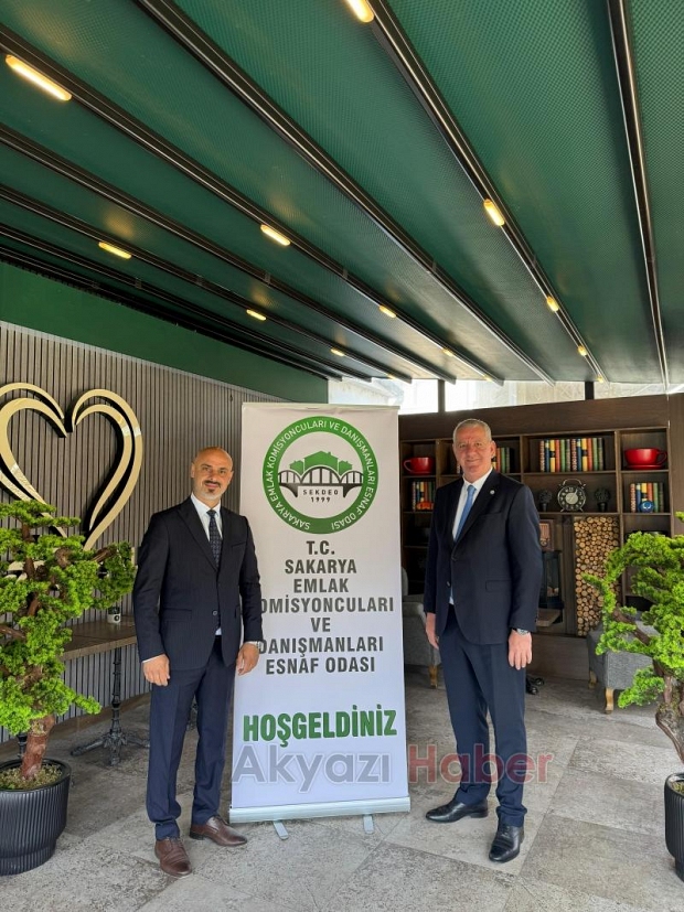 Akyazı'daki emlakçılar kahvaltıda buluştu