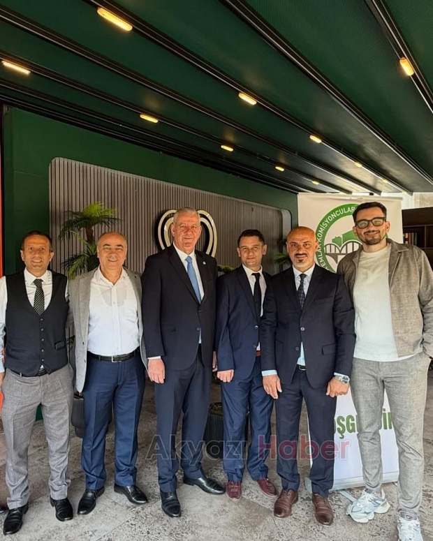 Akyazı'daki emlakçılar kahvaltıda buluştu