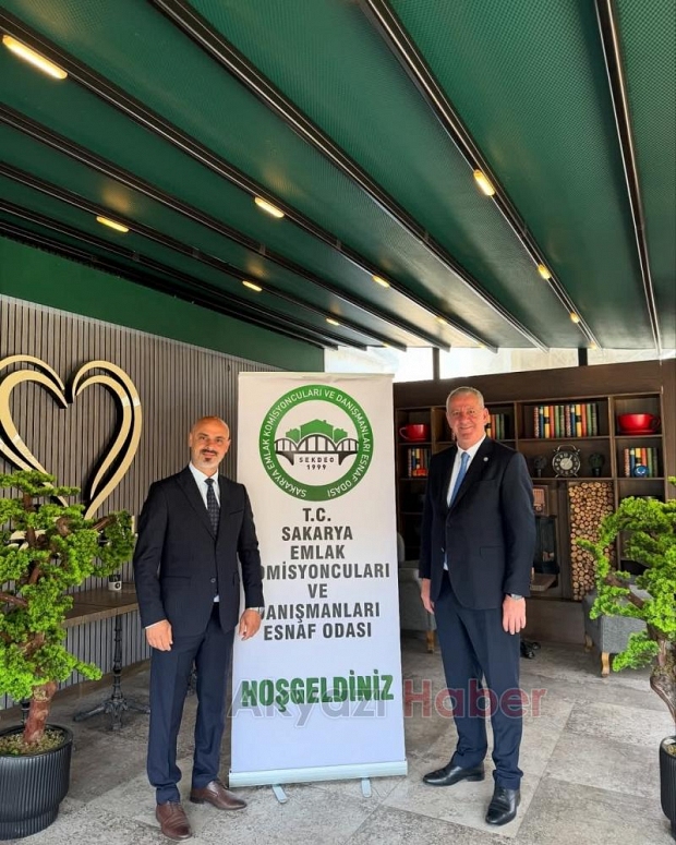 Akyazı'daki emlakçılar kahvaltıda buluştu