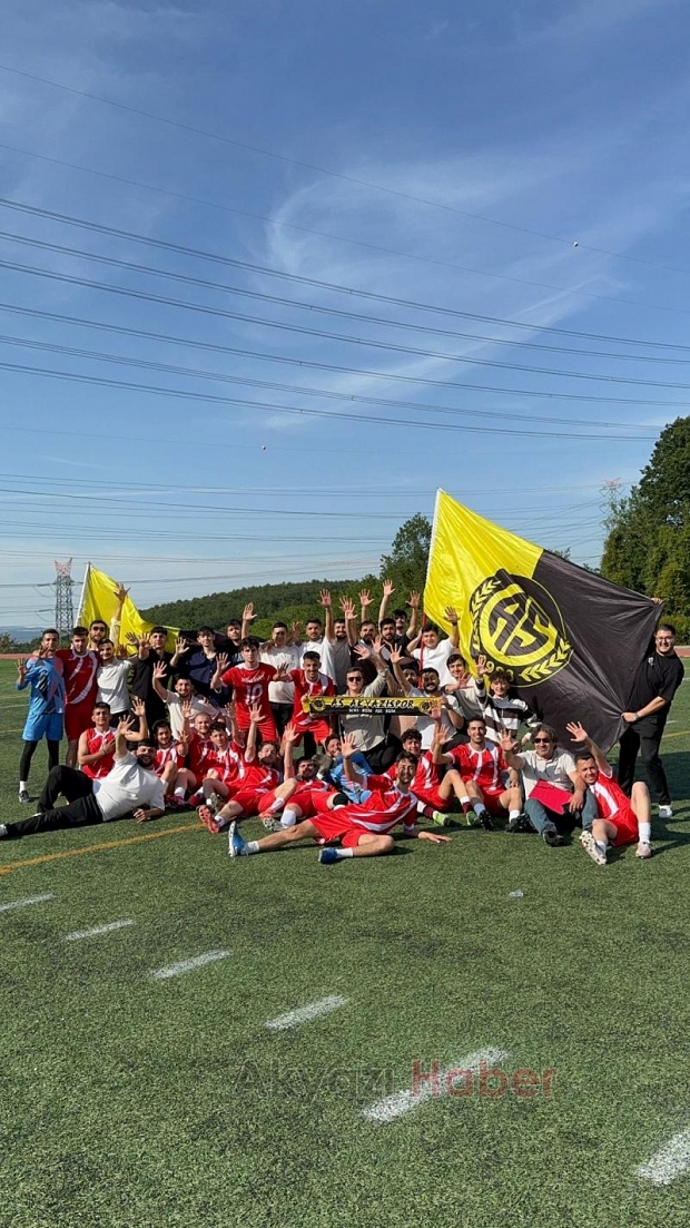 SUBÜ Akyazı Sağlık Futbol Takımı İlk Katıldığı Turnuvada Kupa ile Döndü!