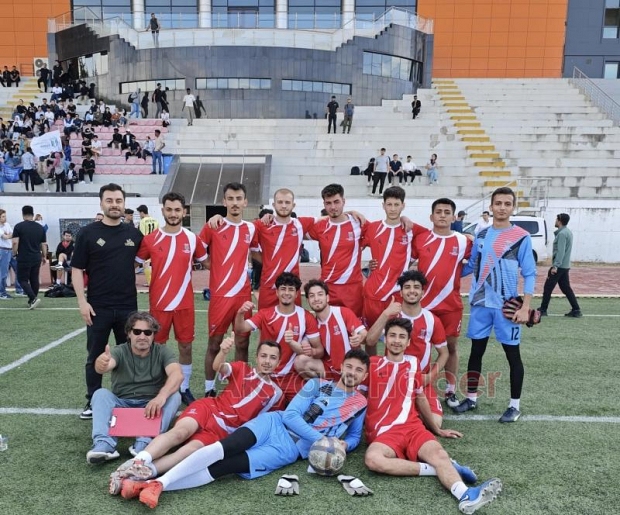 SUBÜ Akyazı Sağlık Futbol Takımı İlk Katıldığı Turnuvada Kupa ile Döndü!