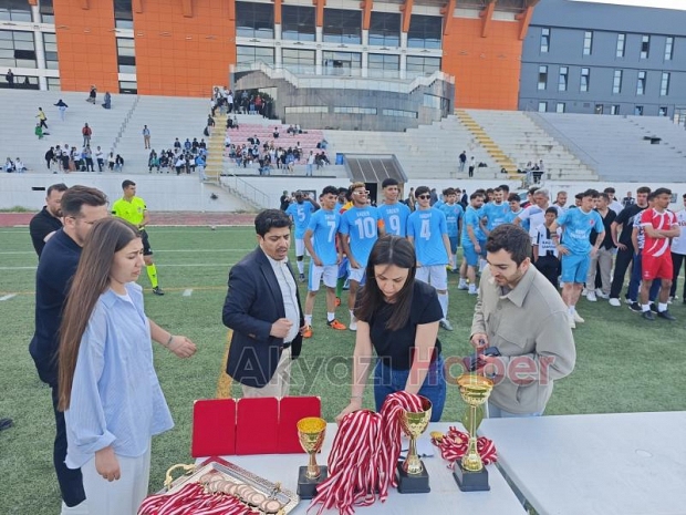 SUBÜ Akyazı Sağlık Futbol Takımı İlk Katıldığı Turnuvada Kupa ile Döndü!