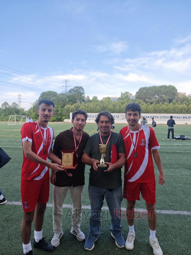 SUBÜ Akyazı Sağlık Futbol Takımı İlk Katıldığı Turnuvada Kupa ile Döndü!