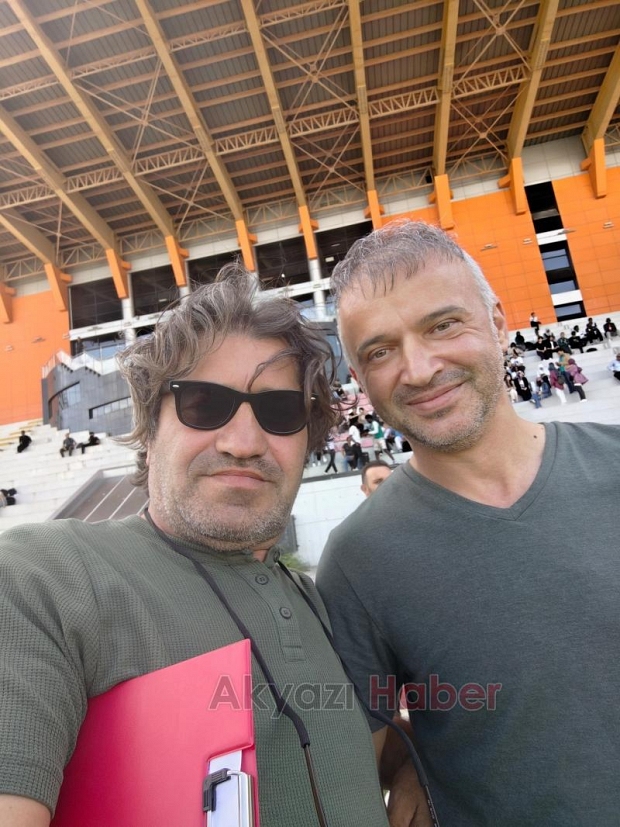 SUBÜ Akyazı Sağlık Futbol Takımı İlk Katıldığı Turnuvada Kupa ile Döndü!