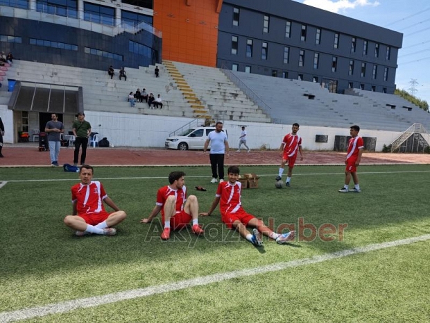 SUBÜ Akyazı Sağlık Futbol Takımı İlk Katıldığı Turnuvada Kupa ile Döndü!