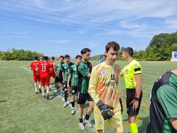SUBÜ Akyazı Sağlık Futbol Takımı İlk Katıldığı Turnuvada Kupa ile Döndü!