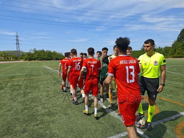 SUBÜ Akyazı Sağlık Futbol Takımı İlk Katıldığı Turnuvada Kupa ile Döndü!