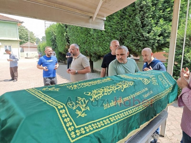 Düşen taşlardan kaçarken başını çarpmıştı, toprağa verildi