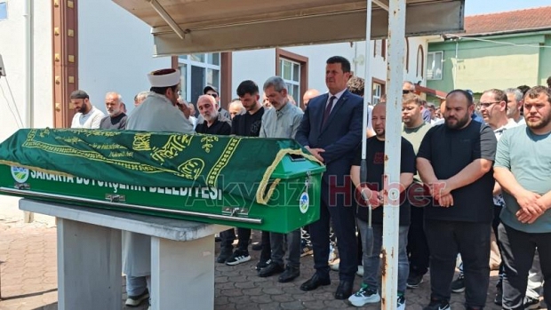 Düşen taşlardan kaçarken başını çarpmıştı, toprağa verildi