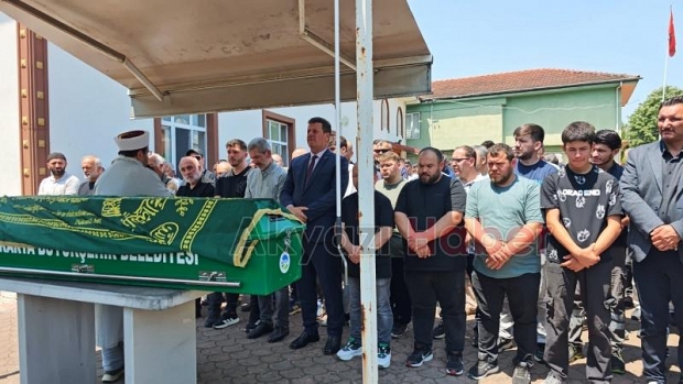 Düşen taşlardan kaçarken başını çarpmıştı, toprağa verildi