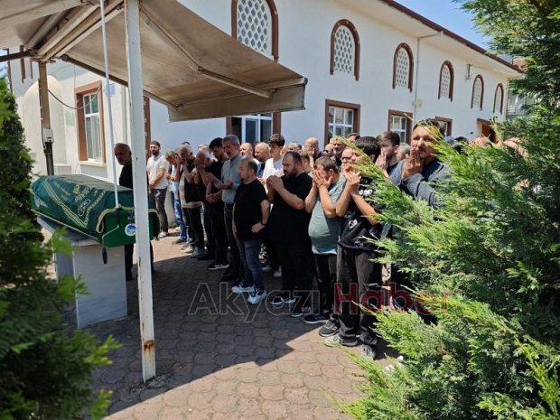 Düşen taşlardan kaçarken başını çarpmıştı, toprağa verildi