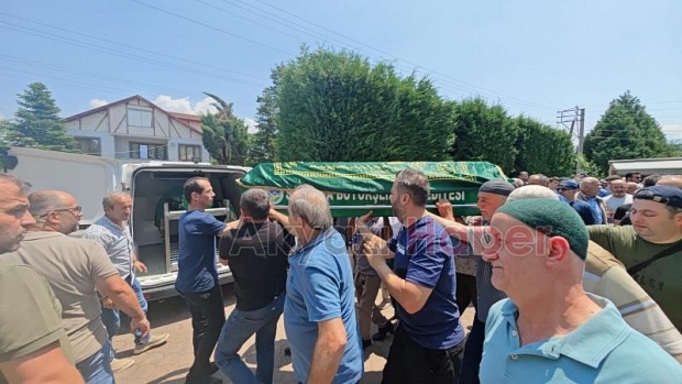 Düşen taşlardan kaçarken başını çarpmıştı, toprağa verildi