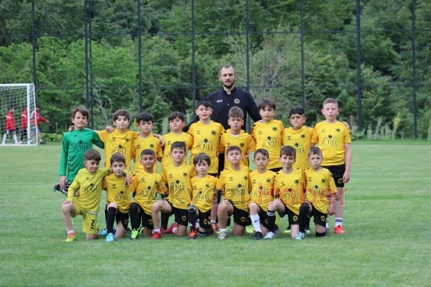 AS Akyazıspor turnuvada fırtına gibi esti