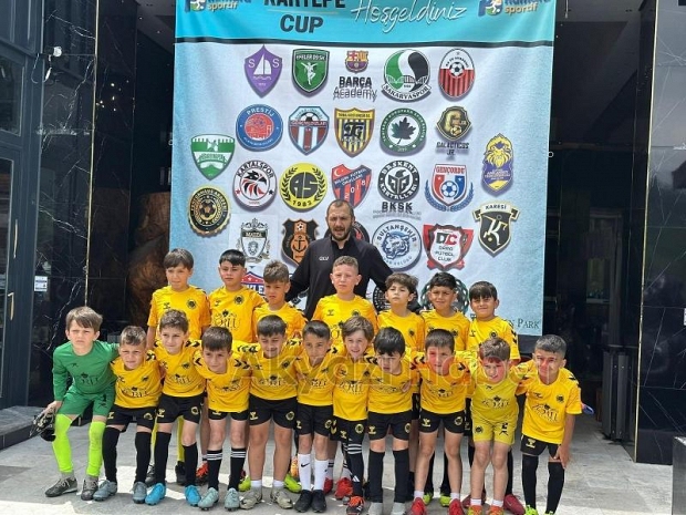 AS Akyazıspor turnuvada fırtına gibi esti
