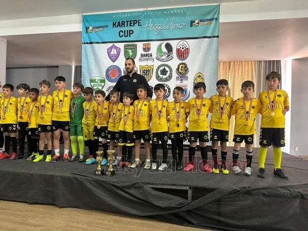 AS Akyazıspor turnuvada fırtına gibi esti
