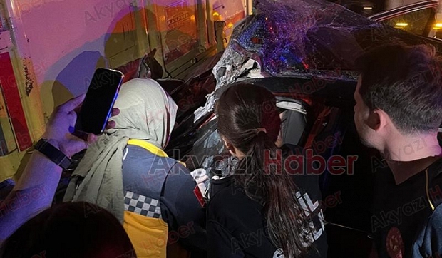 kamyona ok gibi saplandı: 1 ölü