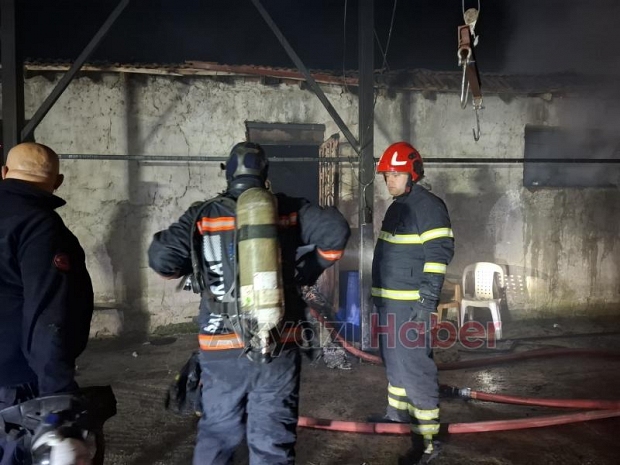 Ahırda yangın, 16 büyükbaş kurbanlık telef oldu