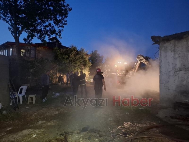 Ahırda yangın, 16 büyükbaş kurbanlık telef oldu
