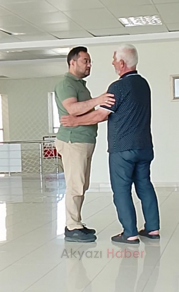 Akyazı Devlet Hastanesi Başhekimi Yavuz Tepeçınar gönüllere dokunuyor
