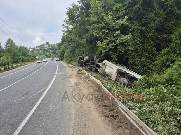 Reşadiye virajında tanker devrildi