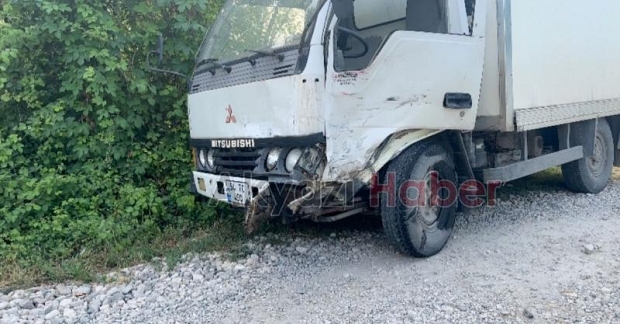 Kamyonet Motosiklete Çarptı Genç Sürücü Yaralandı