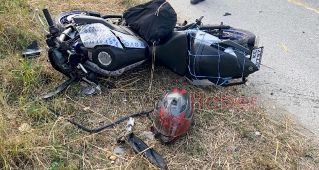 Kamyonet Motosiklete Çarptı Genç Sürücü Yaralandı