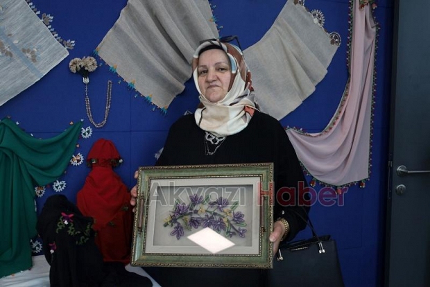 Akyazı SAMEK'te yıl sonu sergisi