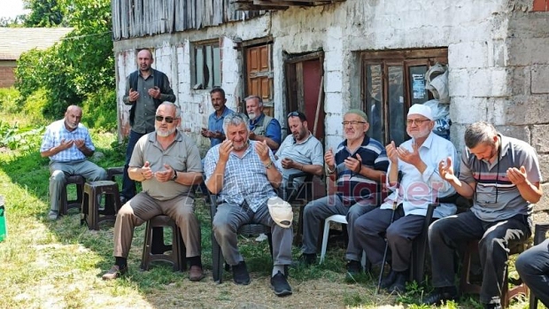 Kalbine Yenilmişti, Toprağa Verildi.