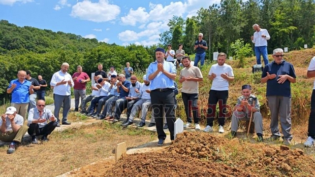 Kalbine Yenilmişti, Toprağa Verildi.