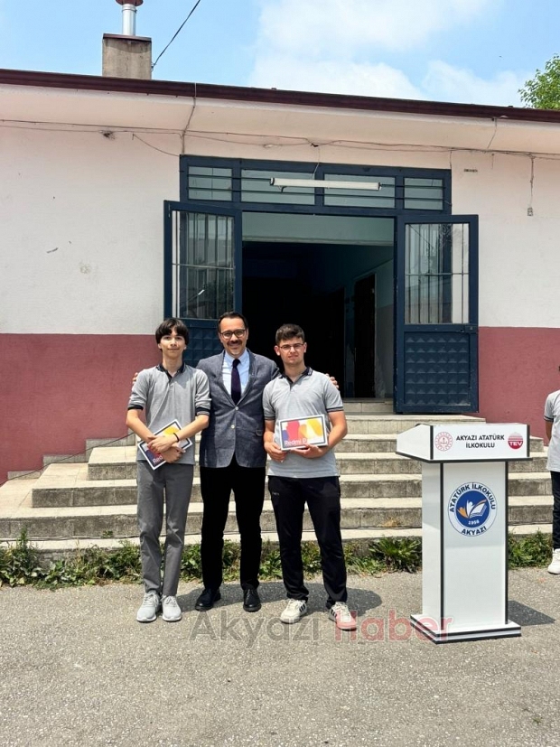 Akyazı Atatürk Ortaokulu'nda yıl sonu ödül töreni