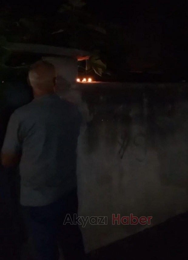 Akyazı'da SEDAŞ'ı mum yakarak protesto ettiler