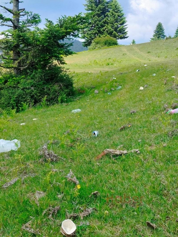 Sorumsuz vatandaşlar doğayı çöplüğe çevirdi