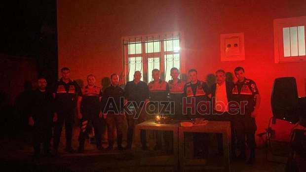 Kavga var sandılar, pasta ve meşalelerle karşılandılar
