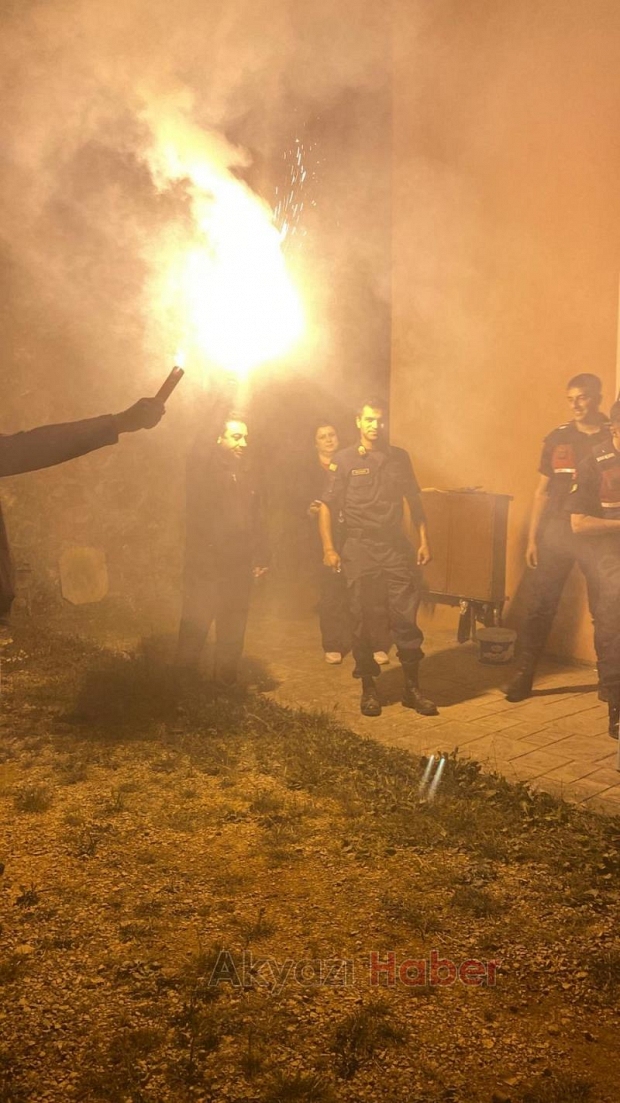 Kavga var sandılar, pasta ve meşalelerle karşılandılar