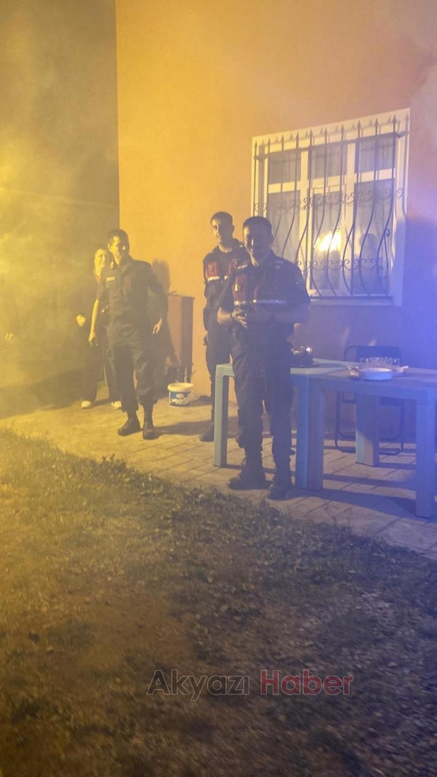 Kavga var sandılar, pasta ve meşalelerle karşılandılar