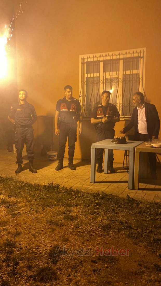 Kavga var sandılar, pasta ve meşalelerle karşılandılar