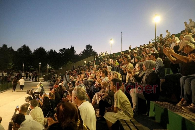 Büyükşehir’in yaz konserleri Elif Kayacan konseriyle devam etti