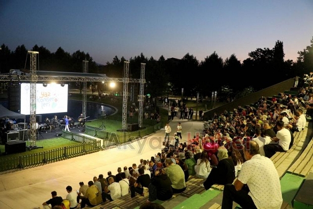 Büyükşehir’in yaz konserleri Elif Kayacan konseriyle devam etti