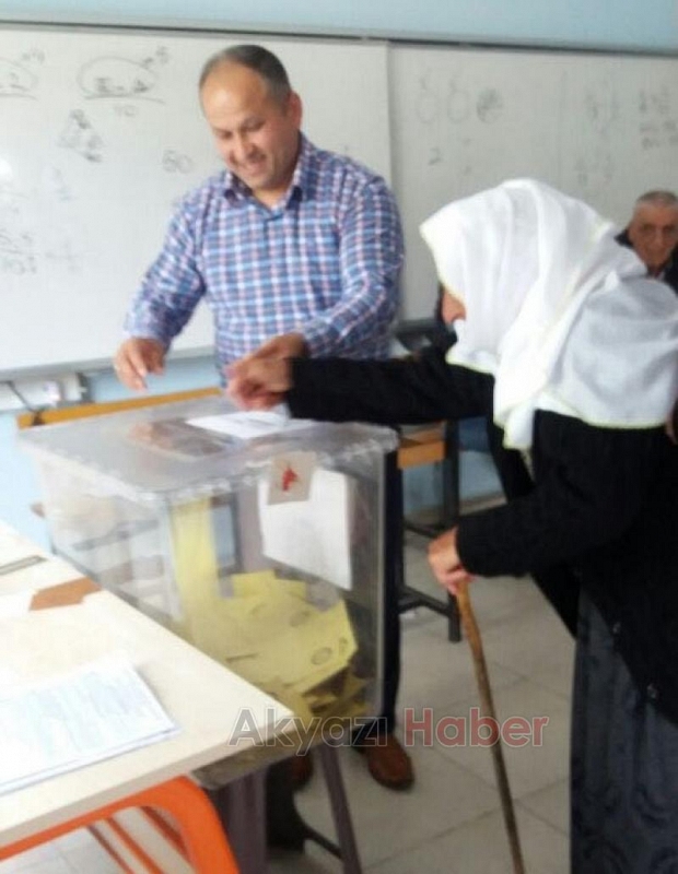 105 yaşında oy vermeye gitti