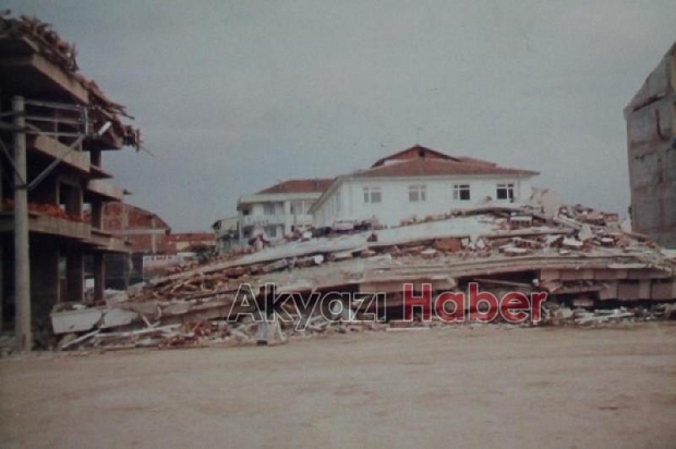17 Ağustos 1999 Depremi Akyazı Fotoğrafları