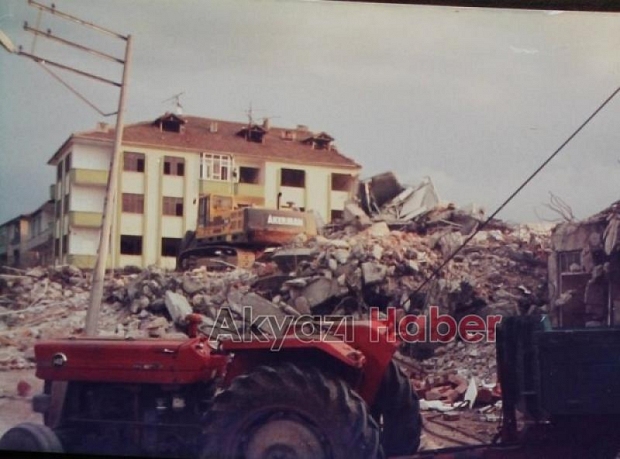 17 Ağustos 1999 Depremi Akyazı Fotoğrafları