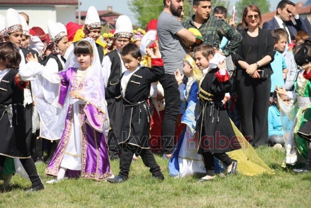 23 Nisan Akyazı da Coşkuyla Kutlandı