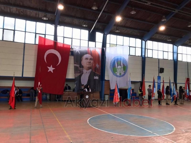 23 Nisan Akyazı da Kutlandı