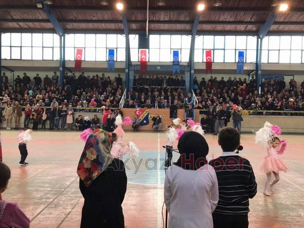 23 Nisan Akyazı da Kutlandı