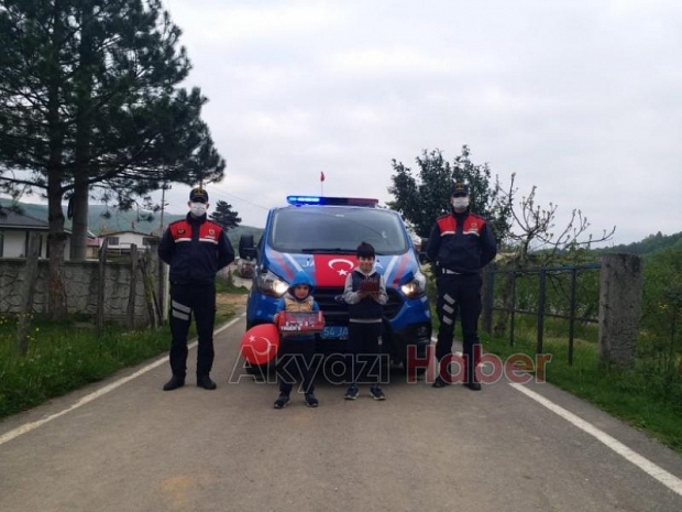 4 yaş gününü Jandarma ekipleri kutladı