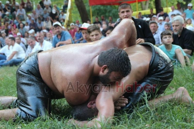 AKYAZI AKBALIK GÜREŞLERİ ESKİ GÜNLERİNE KAVUŞUYOR