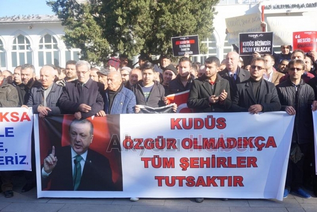 ABD’NİN KUDÜS KARARI AKYAZI’DA PROTESTO EDİLDİ